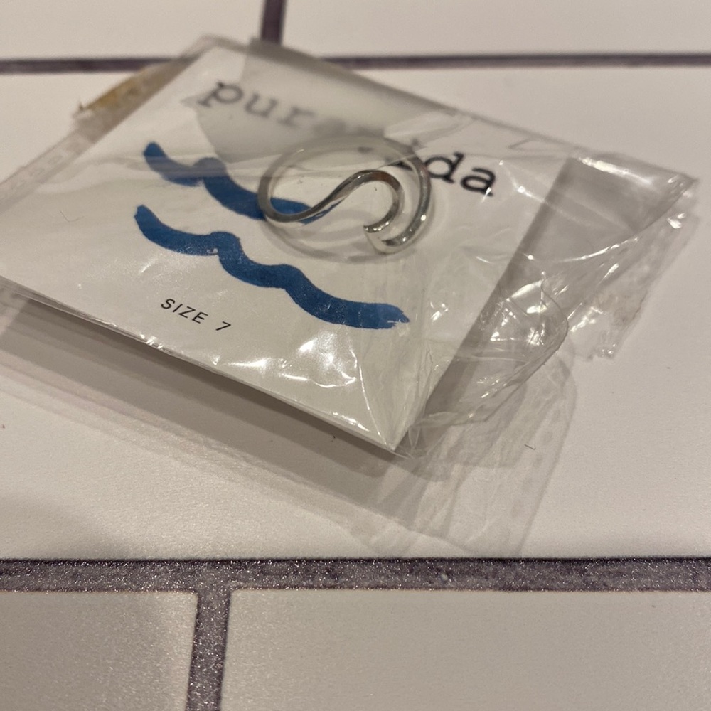 Pure Vida wave ring